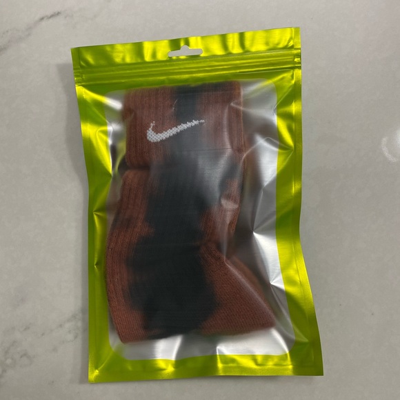 NWT Men’s Custom Reverse Tie Dye Nike Crew Socks - Picture 6 of 6